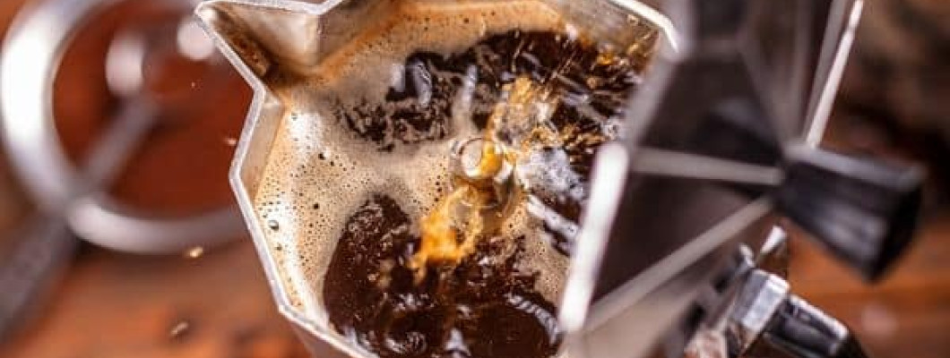 Disfruta de una deliciosa taza de café ecológico con una cafetera italiana